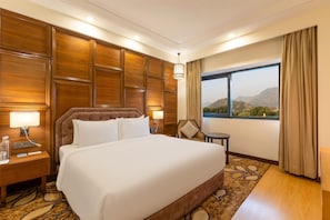 Quarto empresarial (Business Class) | Frigobar, escrivaninha, camas extras/dobráveis (sobretaxa)