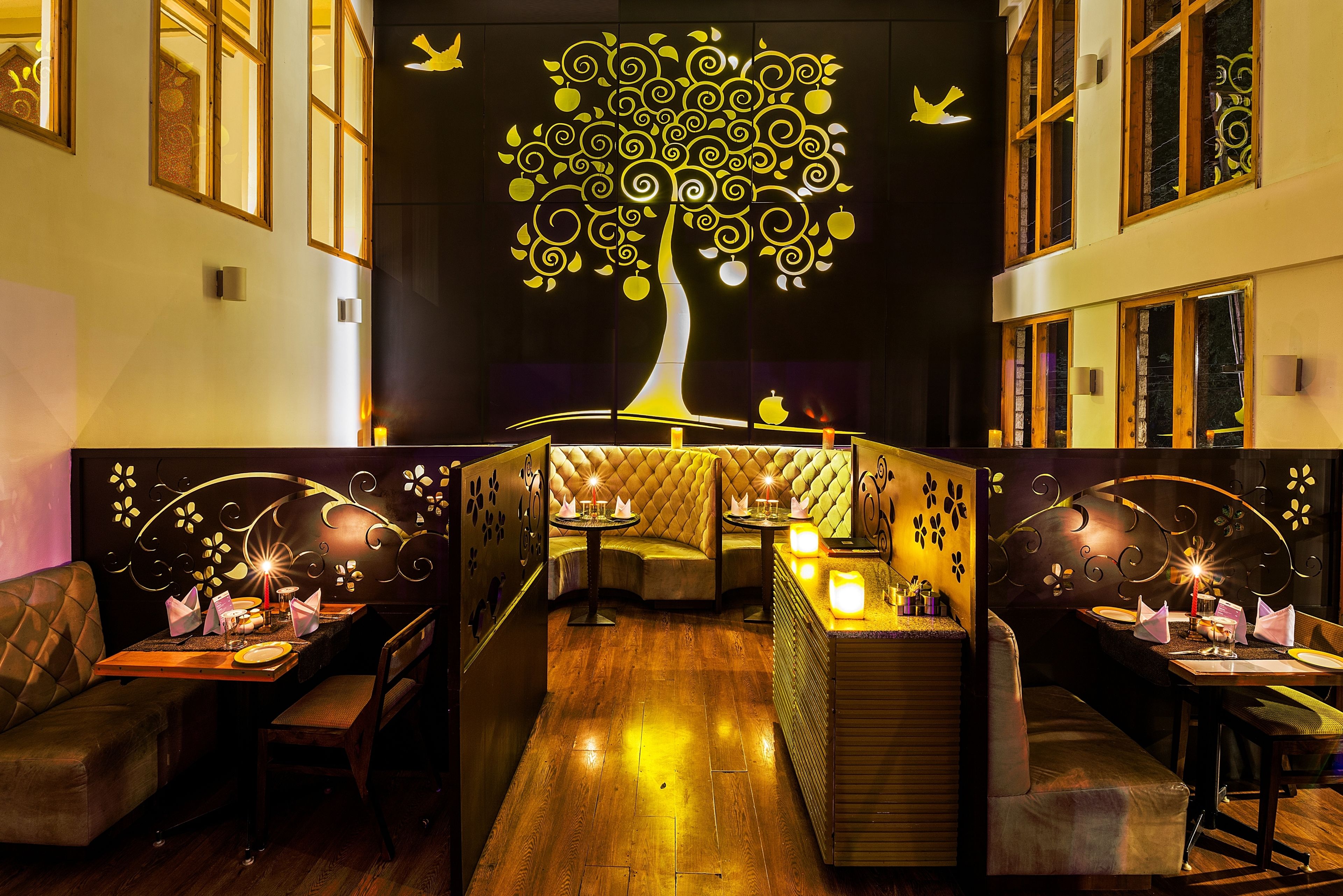 breakfast, lunch, dinner served; garden views