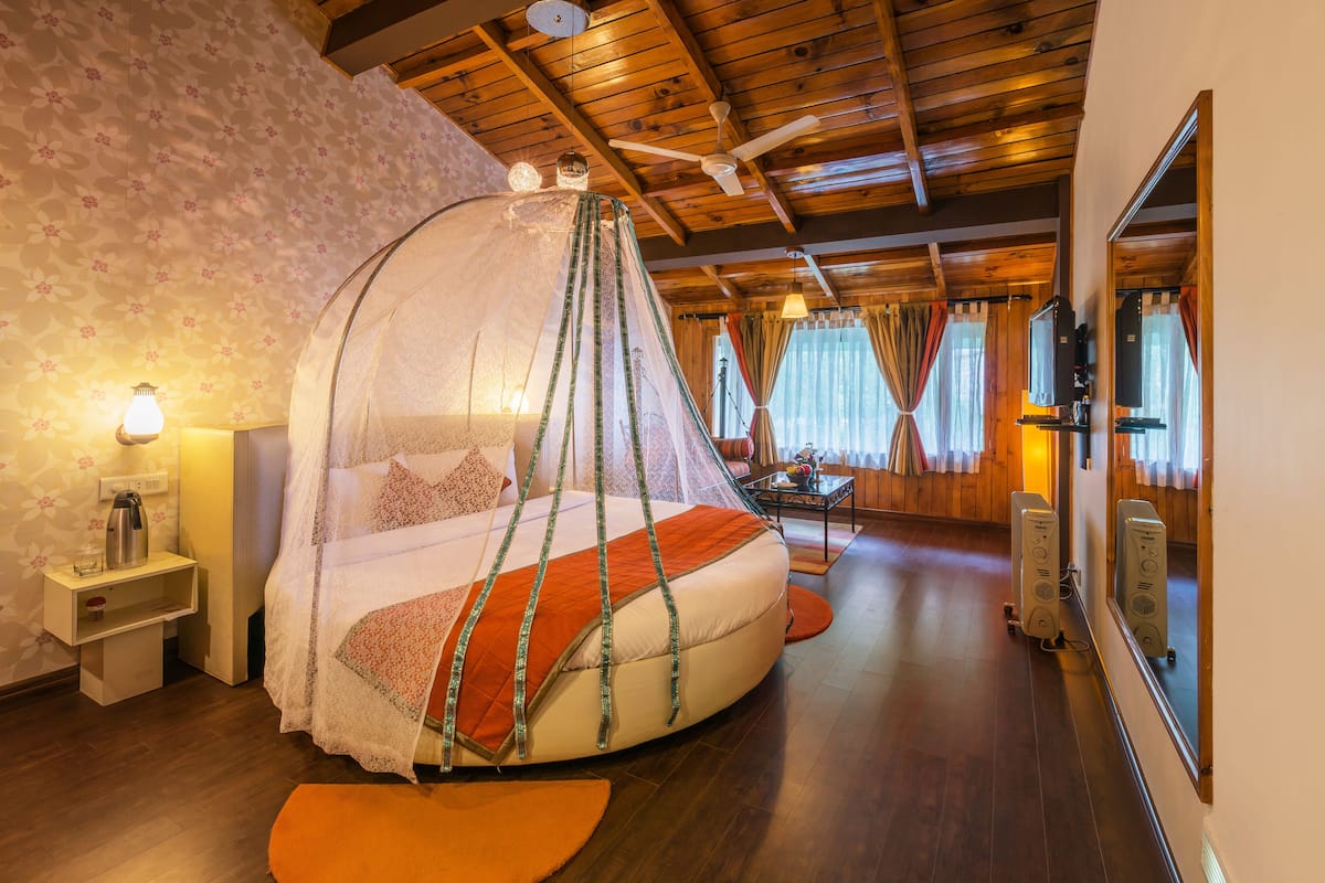 honeymoon room, 1 double bed, mountain view | 1 bedroom, memory-foam beds, desk, blackout curtains