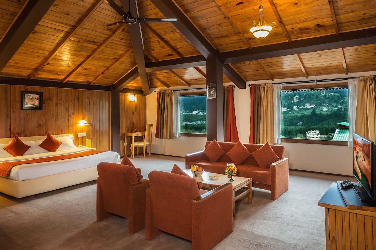 super deluxe room | 1 bedroom, memory-foam beds, desk, blackout curtains