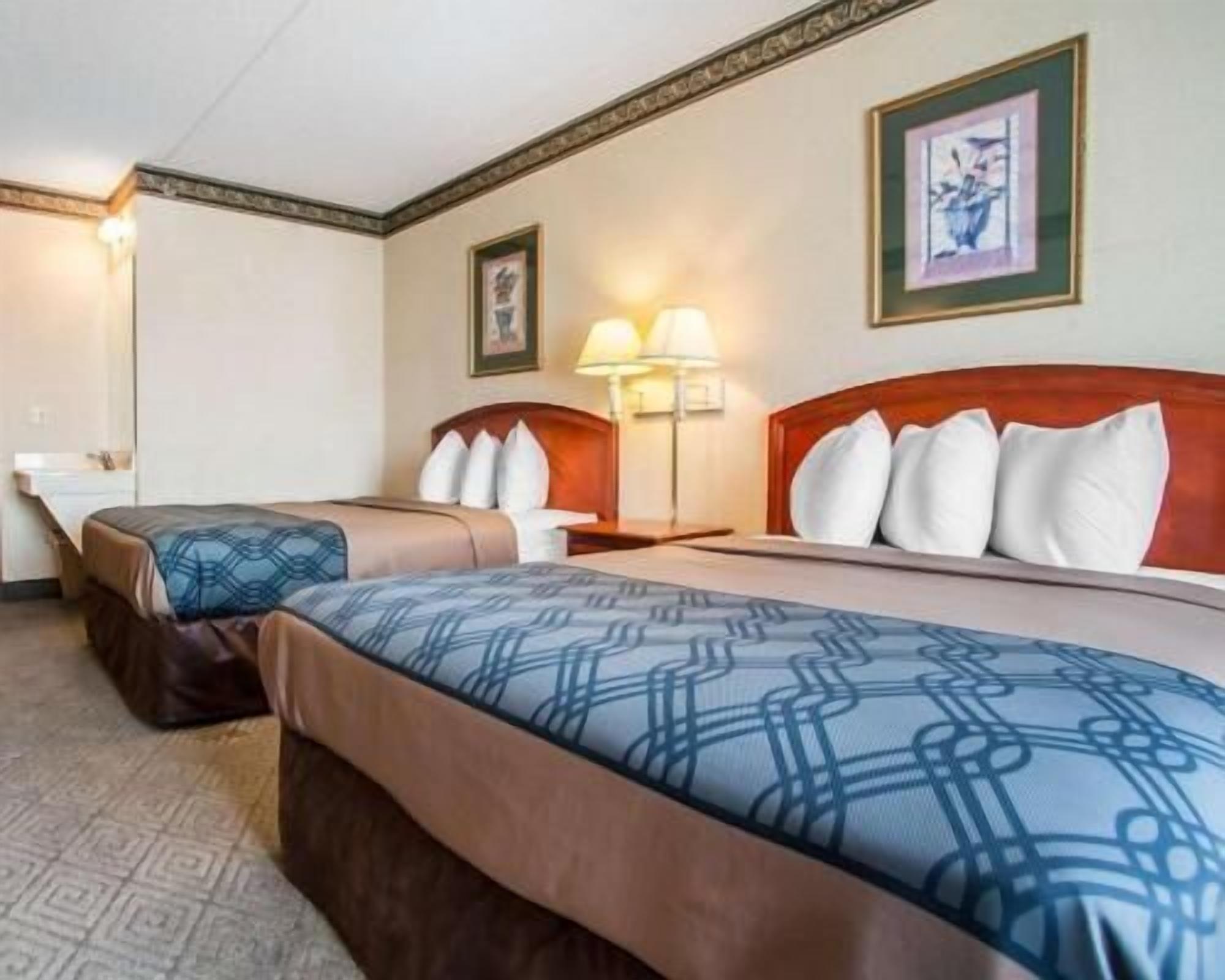 مكتب ومكواة/لوح كي وواي فاي مجانًا وملاءات أسرّة