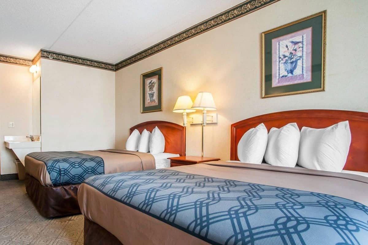 Meja kerja, setrika/meja setrika, Wi-Fi gratis, dan seprai linen