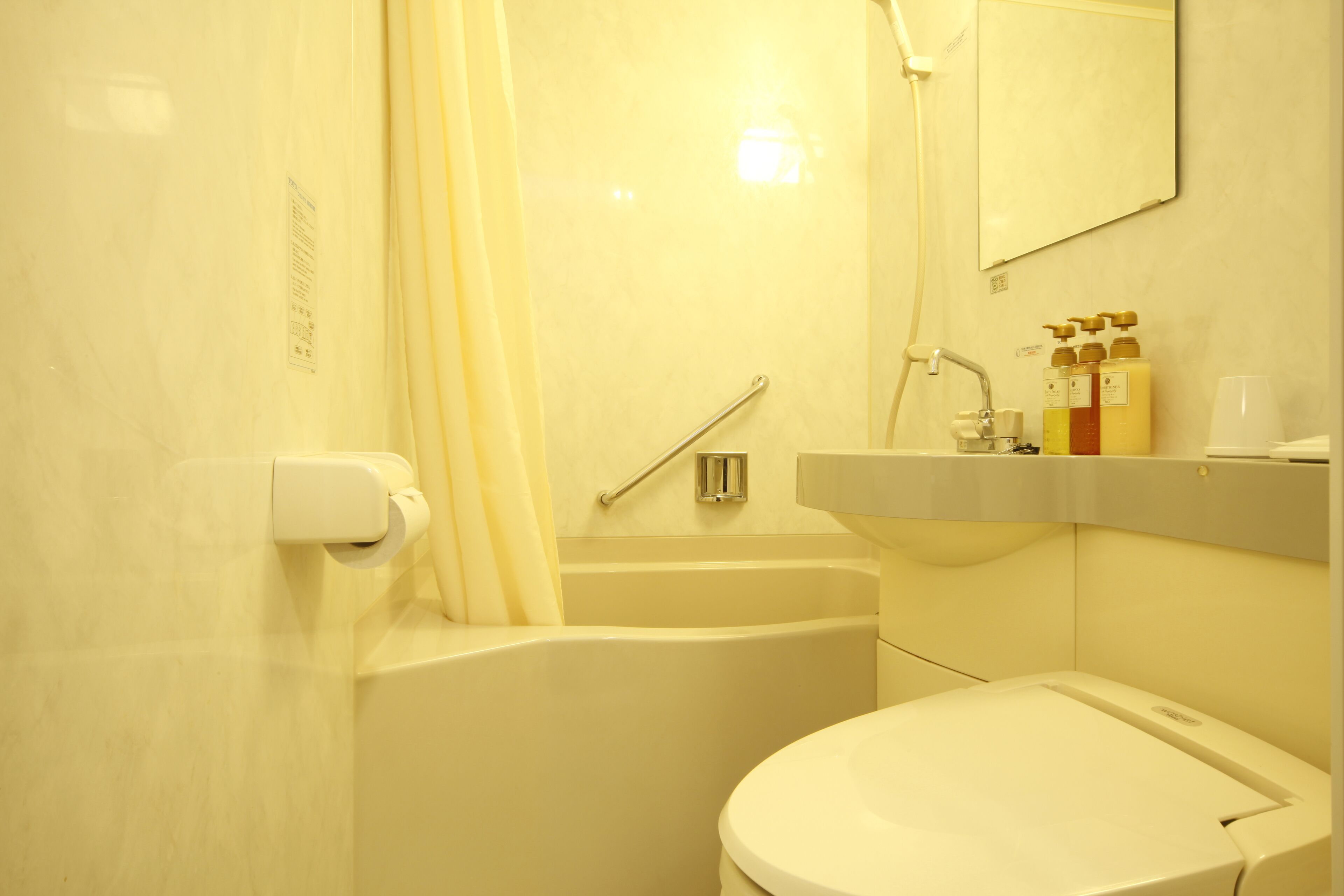 deep-soaking bathtub