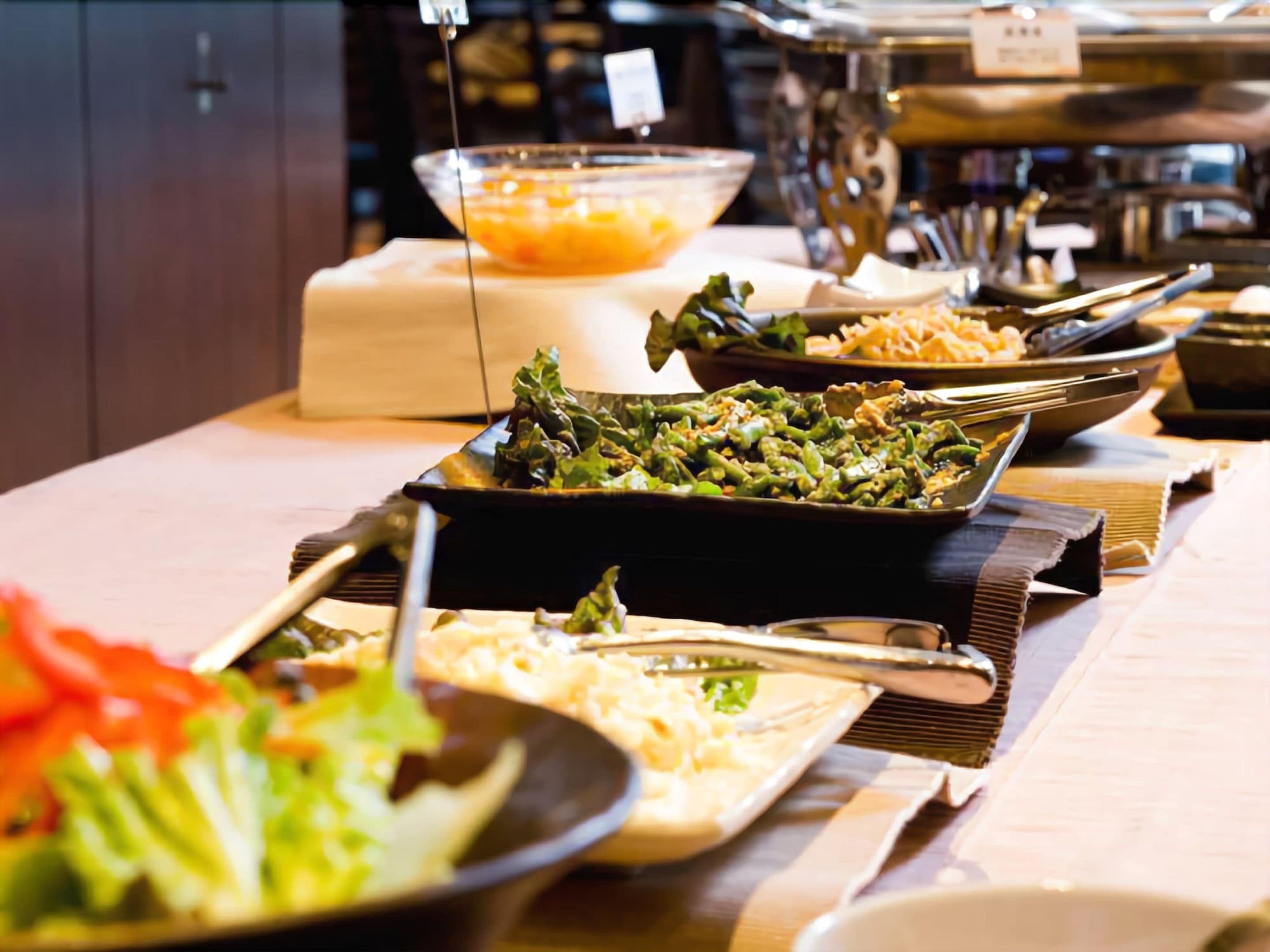 daily buffet breakfast (jpy 800 per person)