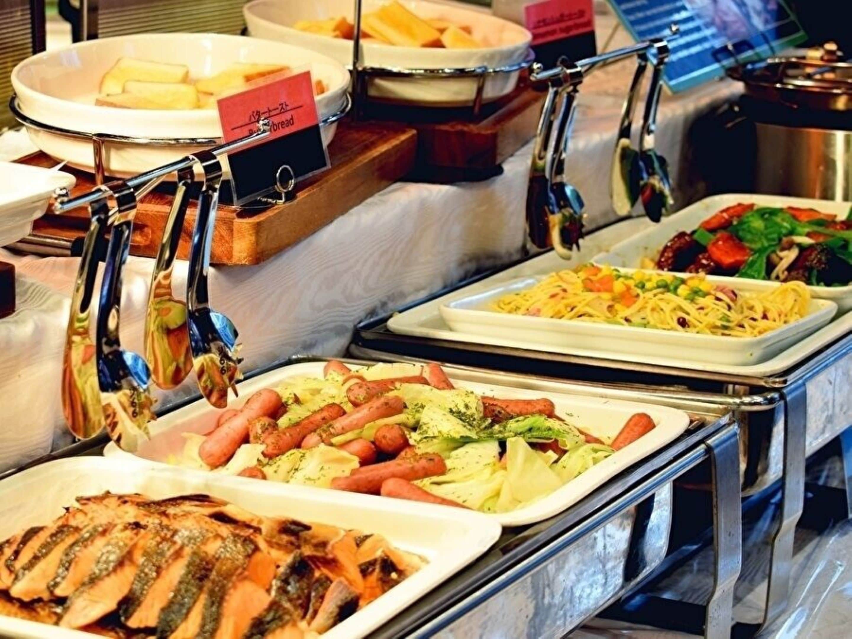 daily buffet breakfast (jpy 800 per person)
