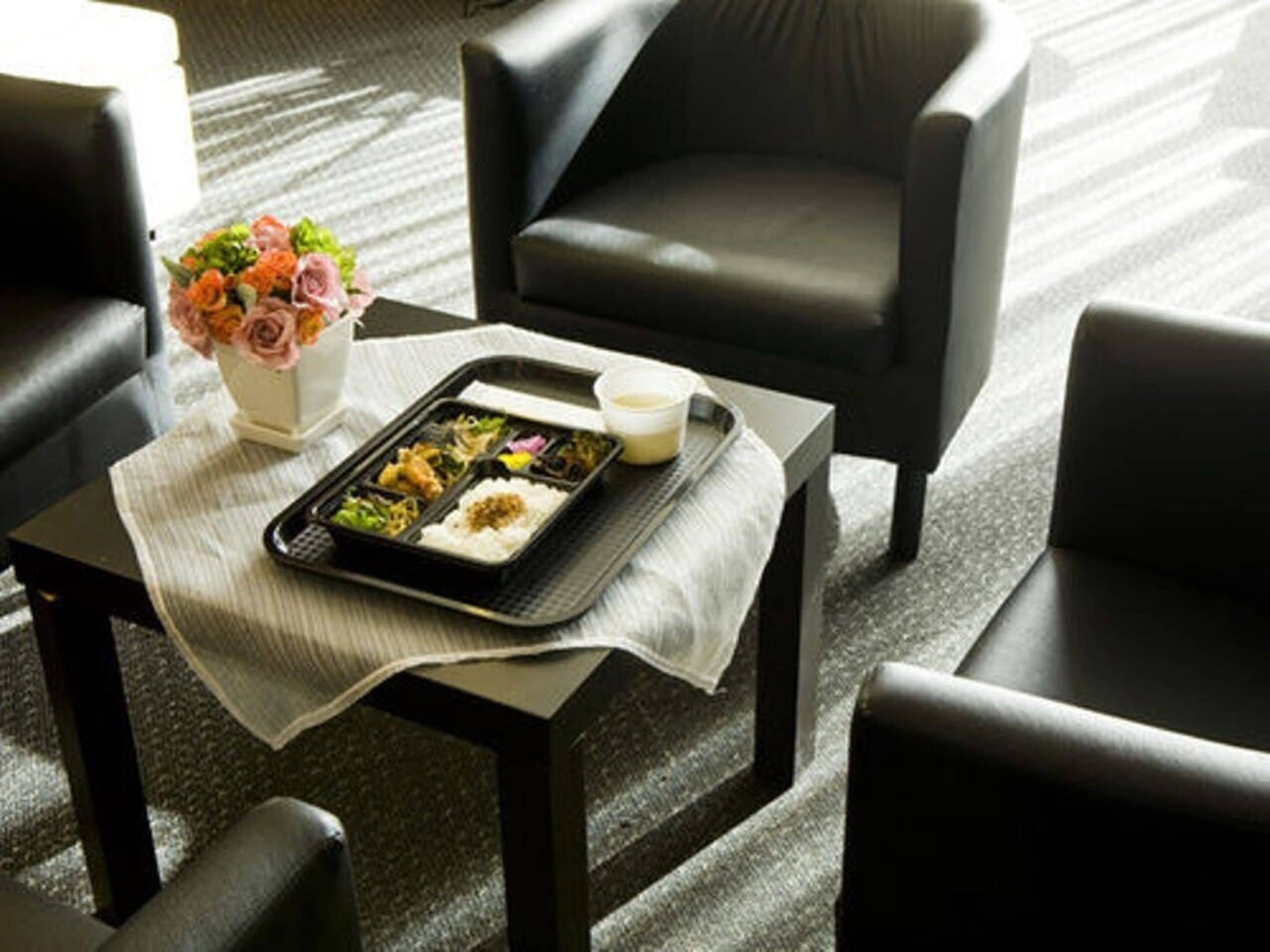 breakfast, lunch and brunch served