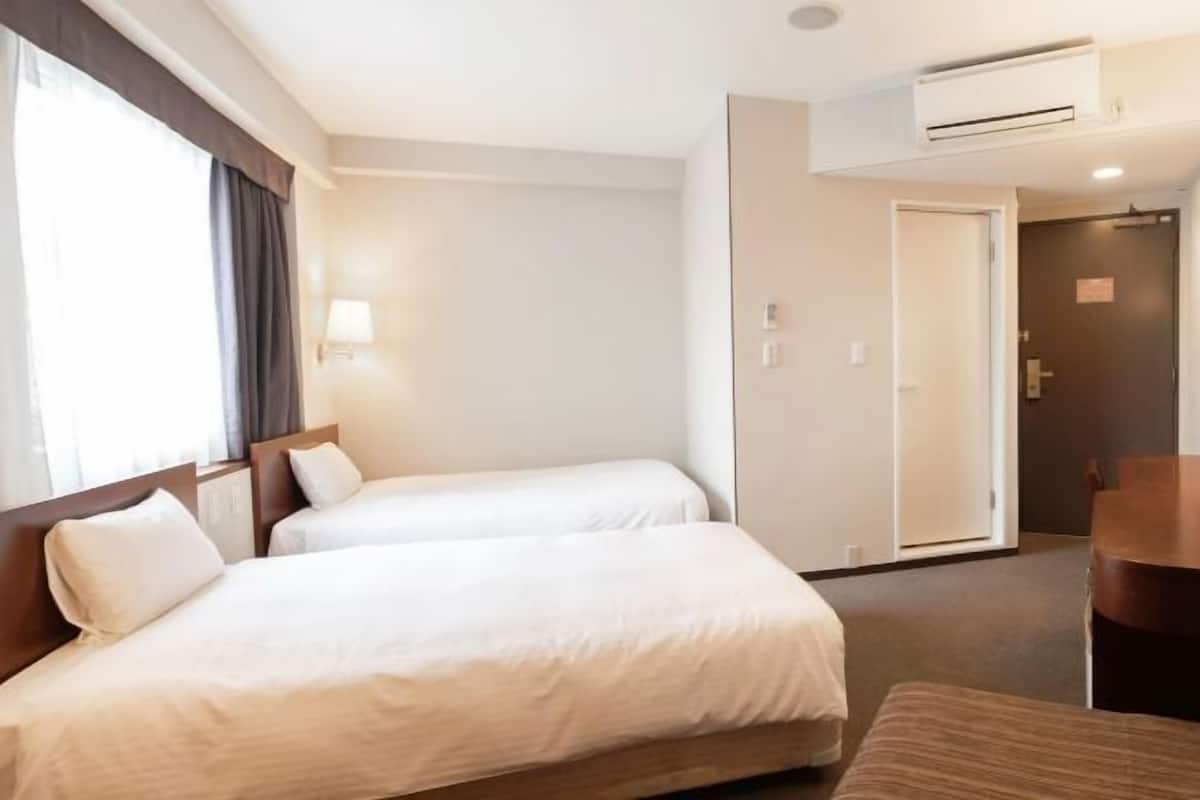 Ropa de cama de alta calidad, escritorio y cortinas blackout