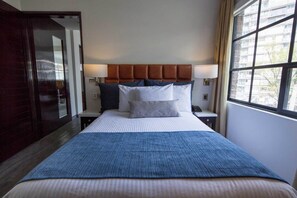 Free minibar items, in-room safe, individually furnished, desk - FlowSuites Polanco (Mexico City)