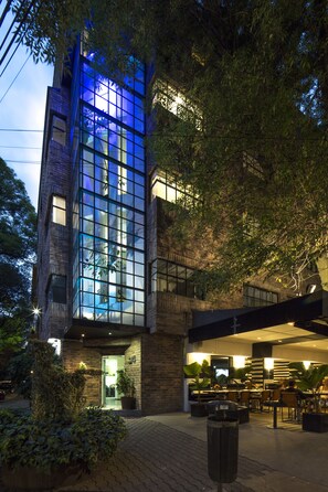 Façade de l’hébergement - soirée/nuit