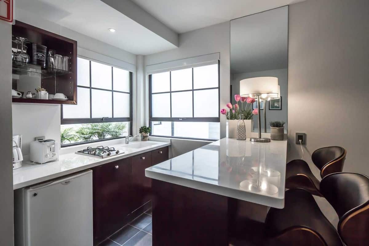 Einkaeldhús | Ísskápur, örbylgjuofn, eldavélarhellur, kaffivél/teketill