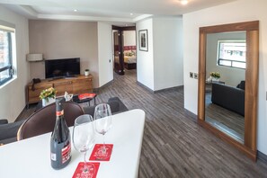 Mini-bar avec articles gratuits, coffres-forts dans les chambres