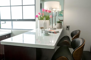 Free minibar items, in-room safe, individually furnished, desk - FlowSuites Polanco (Mexico City)