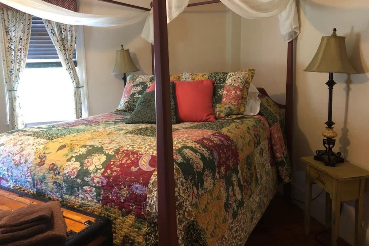 Charmingfare Room - Private Bath | Sábanas de algodón egipcio y ropa de cama de alta calidad