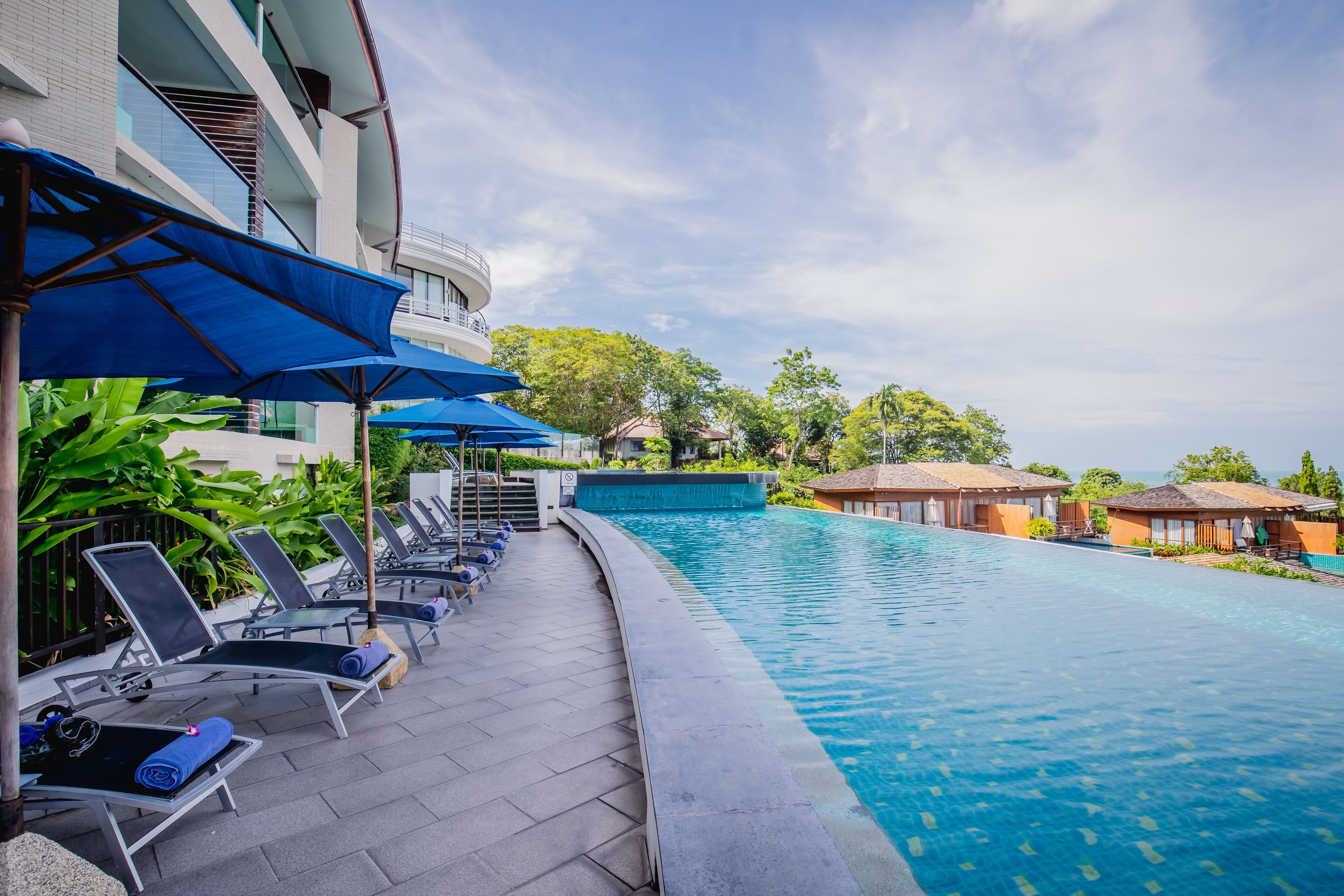 야외 수영장, 수영장 파라솔