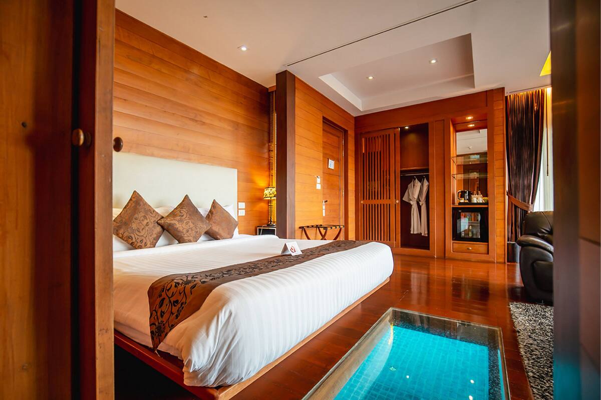 Villa (Over Water Villa) | 1 bedroom, minibar, in-room safe, desk