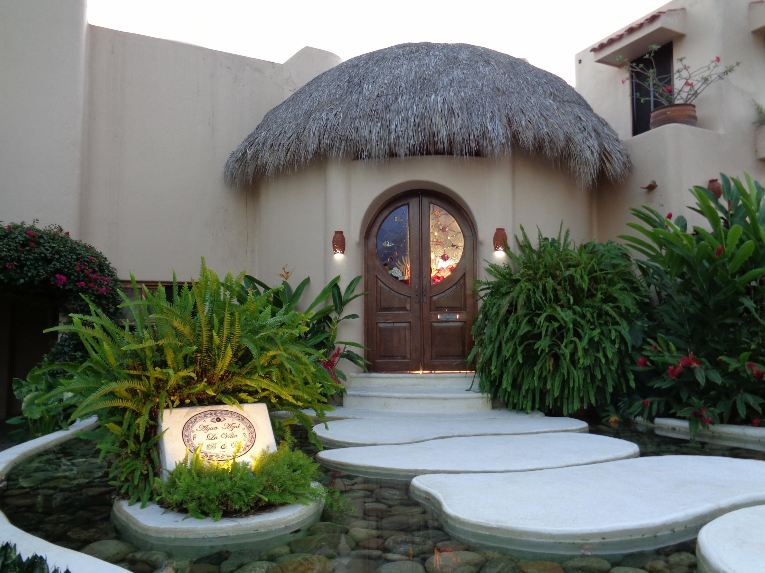 Vista frontal de la propiedad