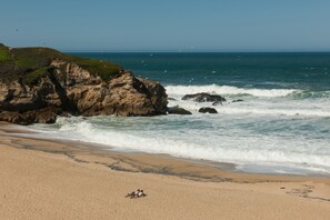 Beach nearby - Seal Cove Inn (Moss Beach)