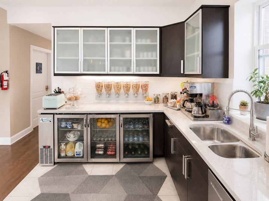 Full-sized fridge, microwave, coffee/tea maker, cookware/dishes/utensils