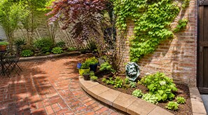 Garden - House 5863 - Chicago Bed and Breakfast (Chicago)