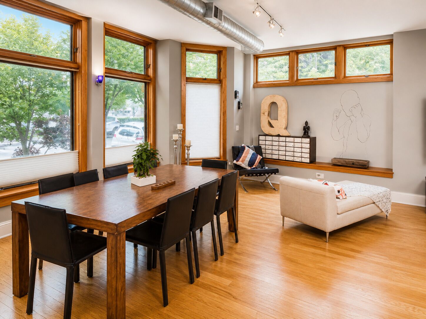 Studiosuite – president, 2 soverom (1st Floor) | Oppholdsområde | En 51-tommers Flatskjerm-TV med kabel-kanaler samt TV og Netflix