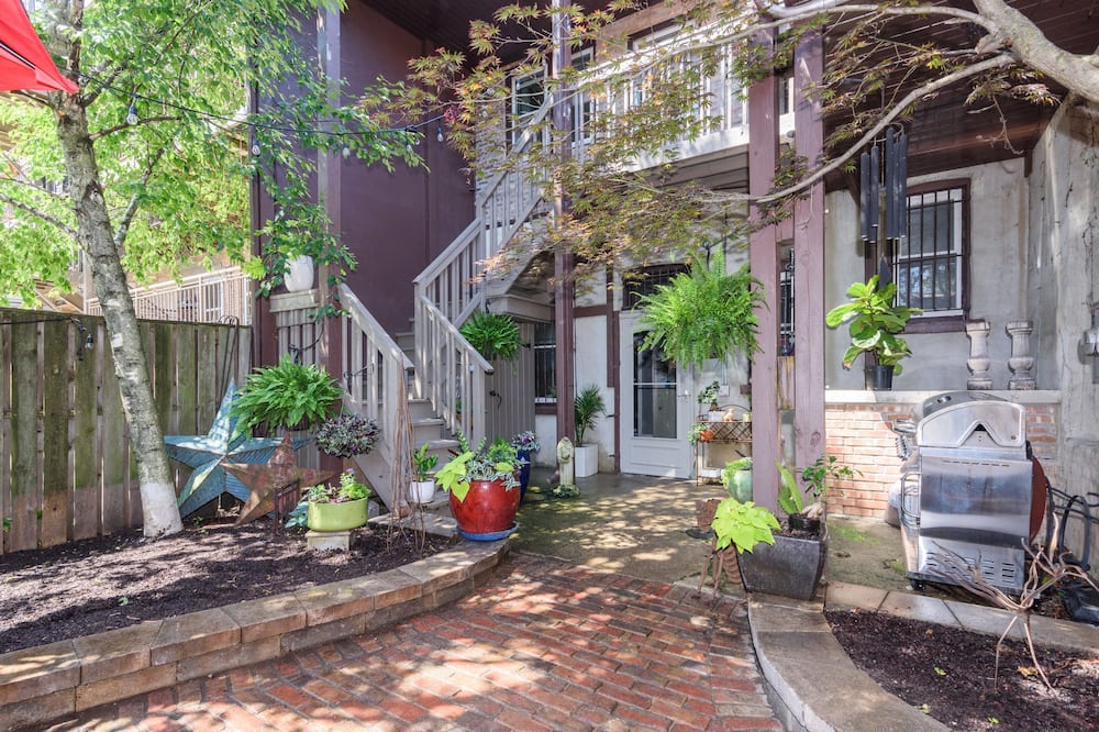 House 5863 - Chicago Bed and Breakfast