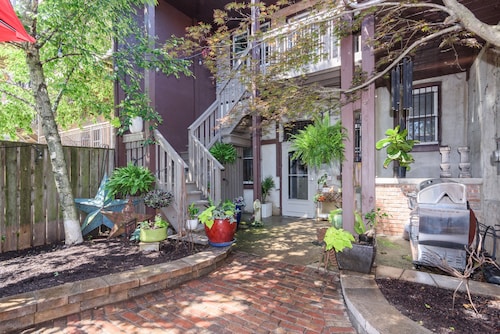 House 5863 - Chicago Bed and Breakfast