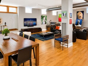 Living area - House 5863 - Chicago Bed and Breakfast (Chicago)