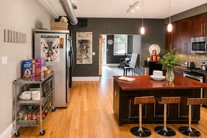 Private kitchen - House 5863 - Chicago Bed and Breakfast (Chicago)