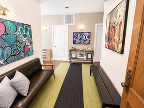 Lobby sitting area - House 5863 - Chicago Bed and Breakfast (Chicago)
