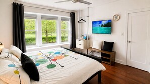 Egyptian cotton sheets, premium bedding, down duvets - House 5863 - Chicago Bed and Breakfast (Chicago)
