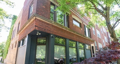 House 5863 - Chicago Bed and Breakfast
