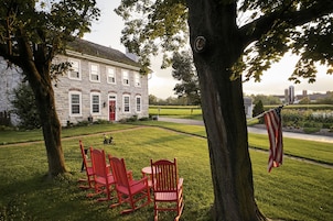 Vista frontal de la propiedad