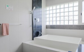 Suite | Bathroom