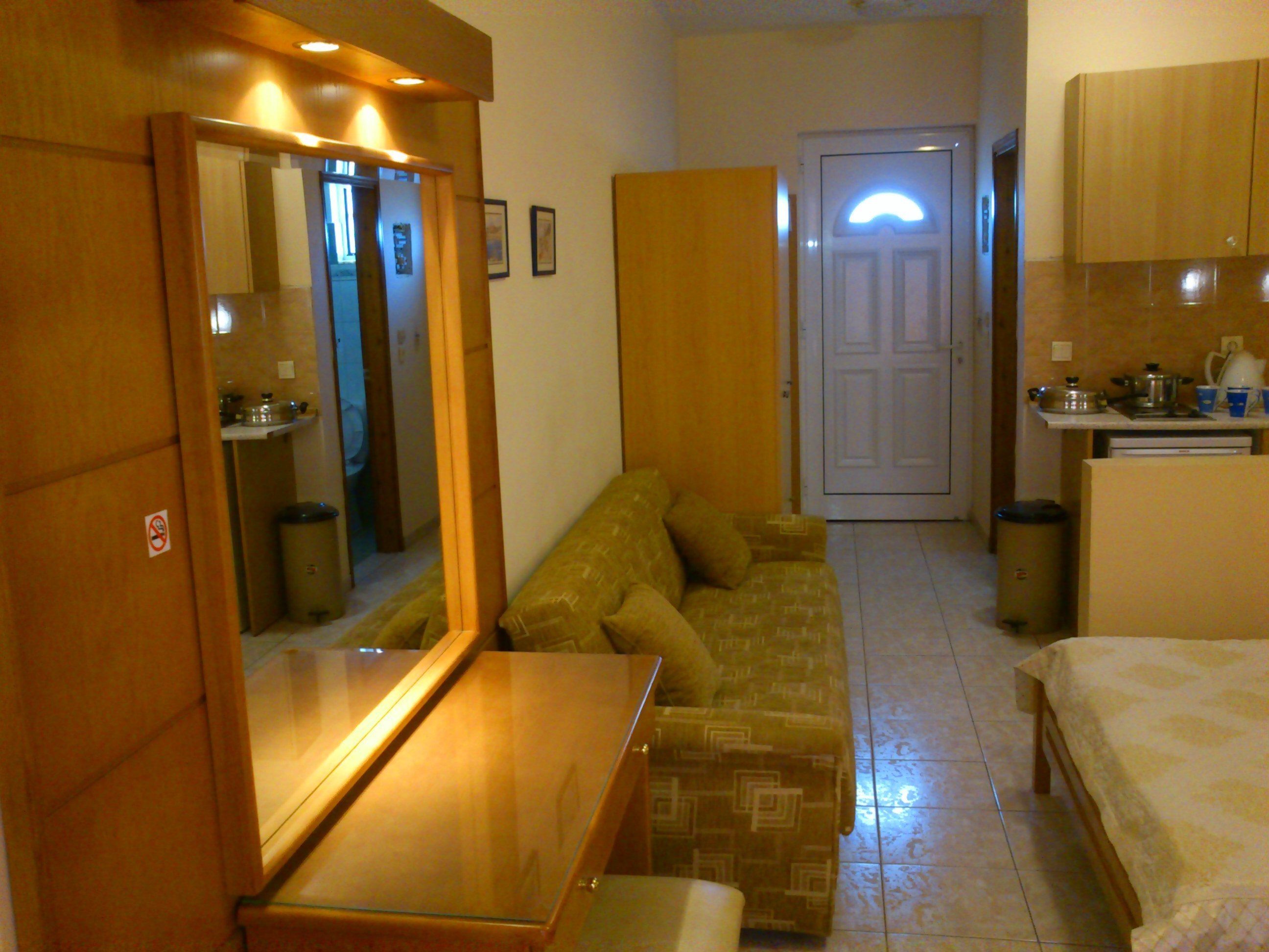 triple room | living area | flat-screen tv