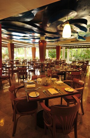 Breakfast, lunch, dinner and brunch served - Ocean Breeze Hotel Mazatlan (Mazatlan)