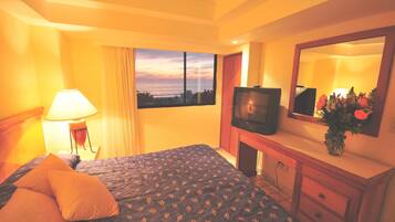 Family Suite | 1 bedroom, minibar, in-room safe, desk