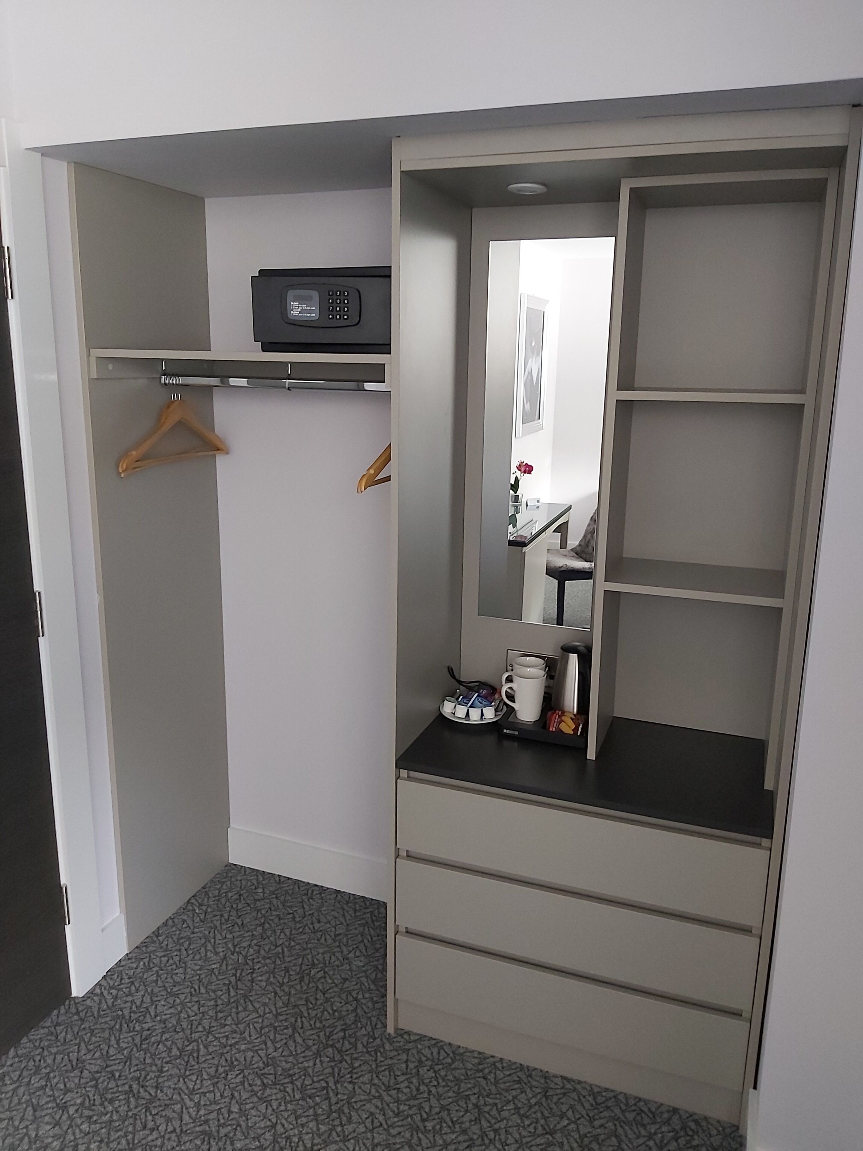 double room | 1 bedroom, premium bedding, minibar, desk