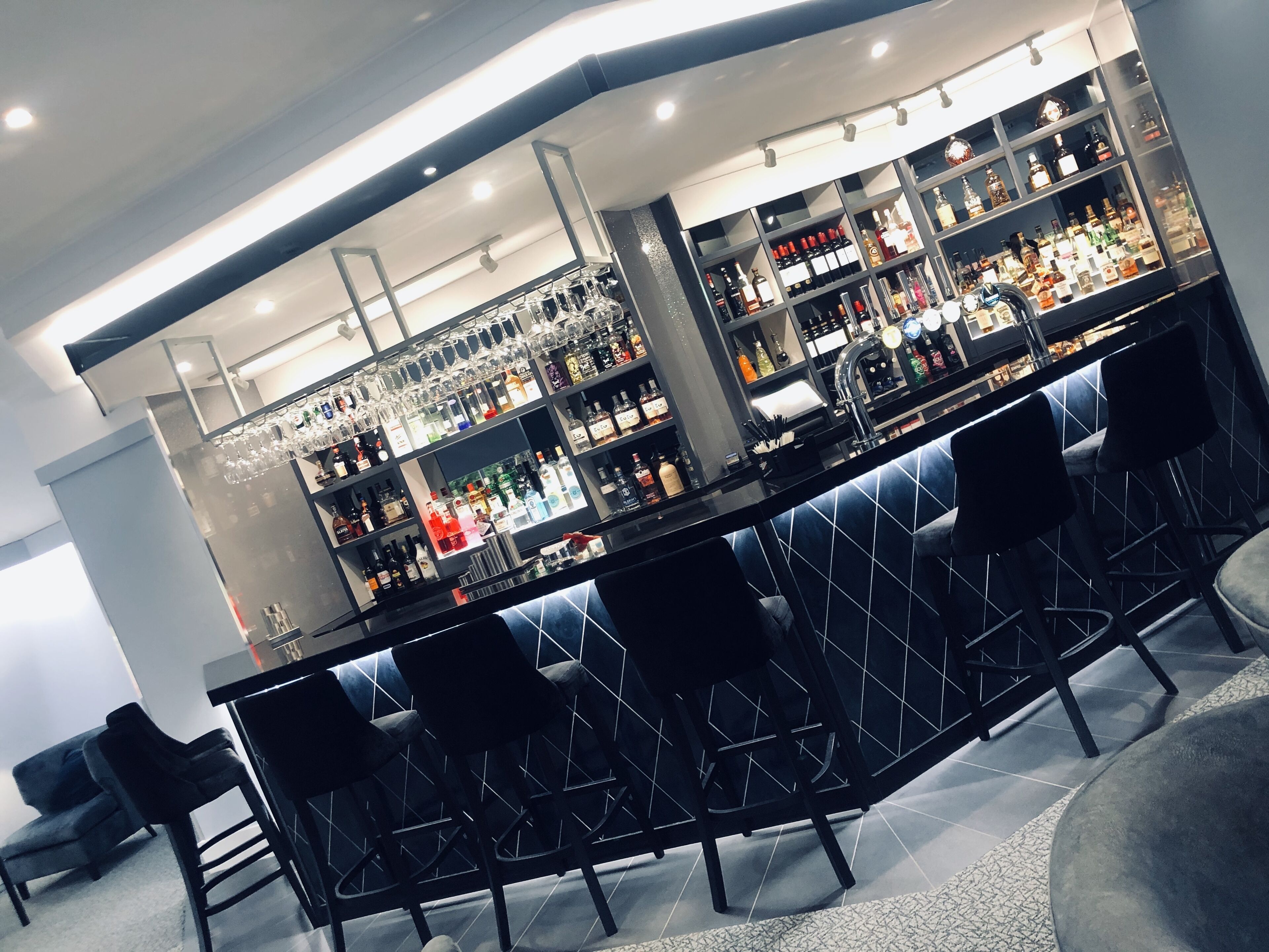 Cocktail bar, alfresco dining, open select days