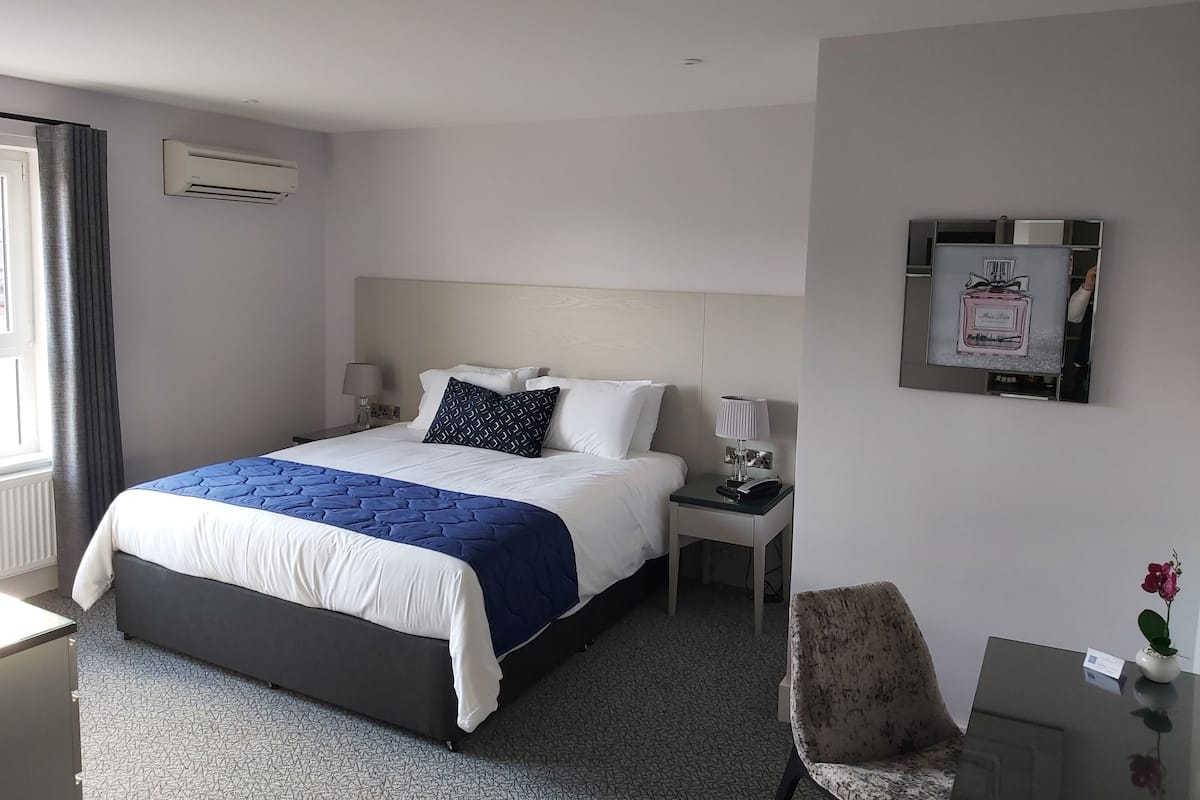 1 chambre, literie de qualité supérieure, minibar, bureau