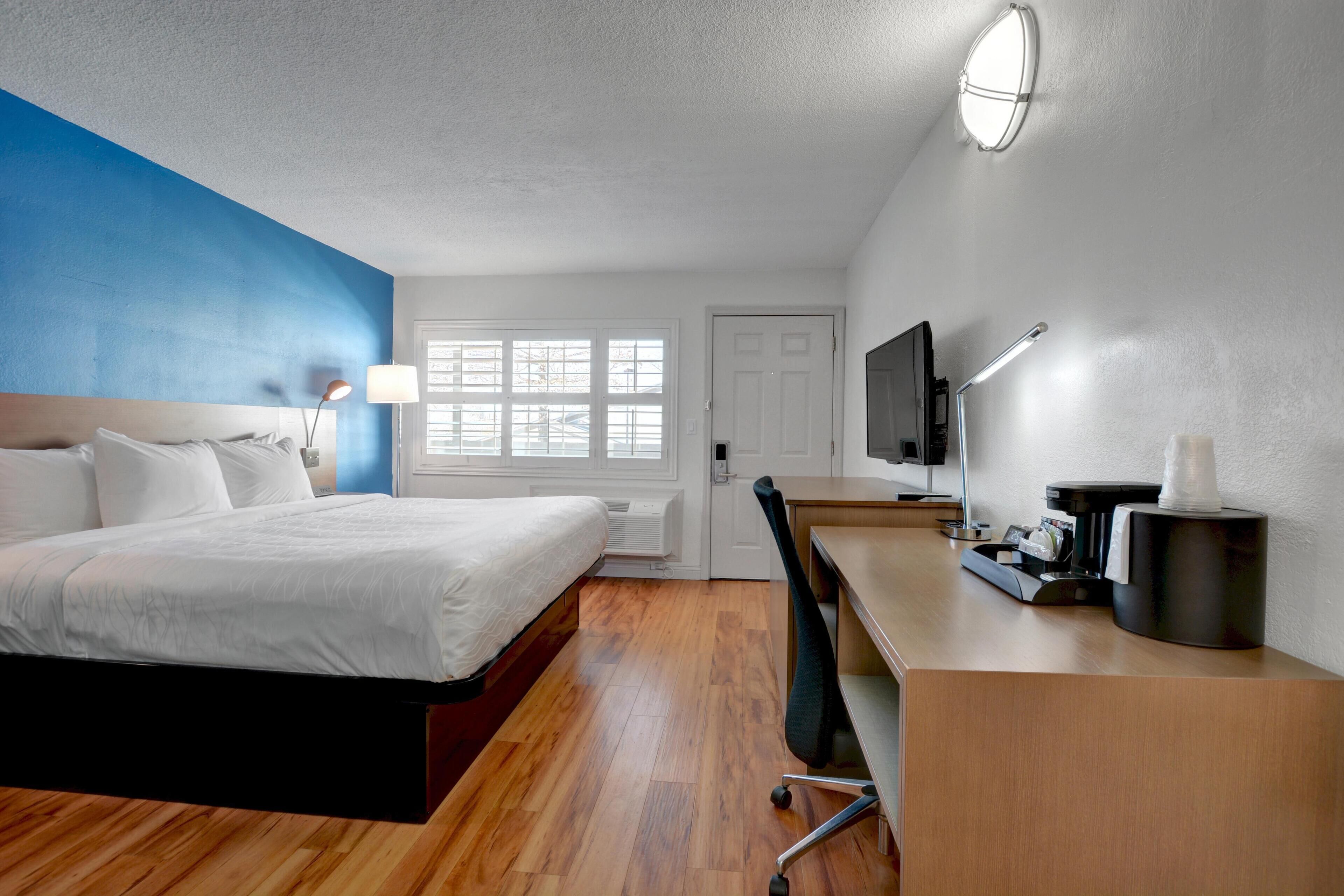 Zimmer, 1 King-Bett | Hochwertige Bettwaren, individuell dekoriert, Schreibtisch