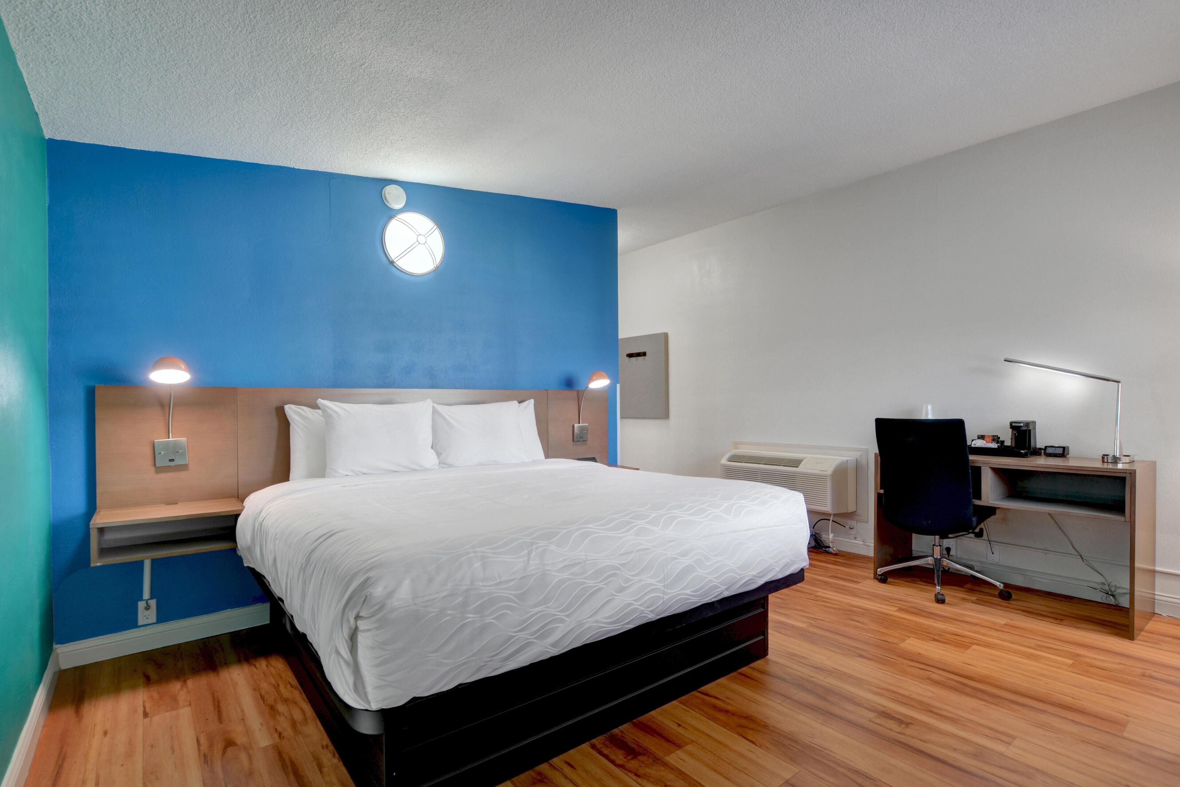 Zimmer, 1 King-Bett | Hochwertige Bettwaren, individuell dekoriert, Schreibtisch