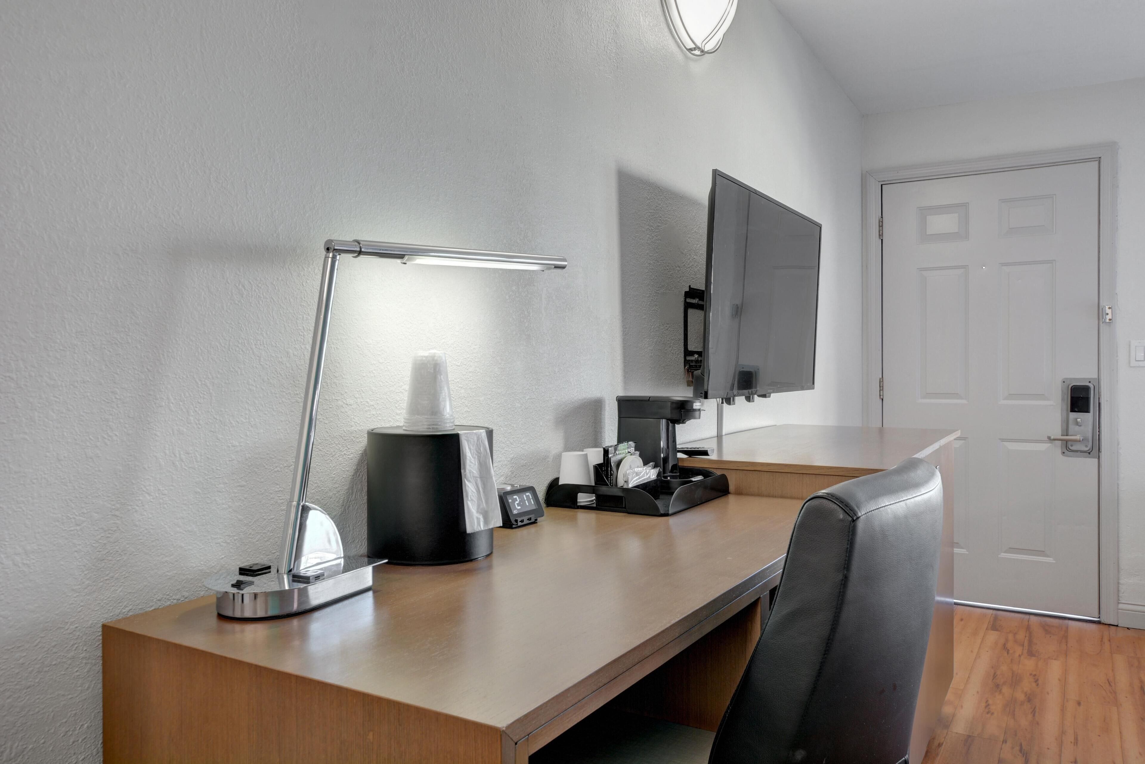 Room, 2 Queen Beds | Room amenity
