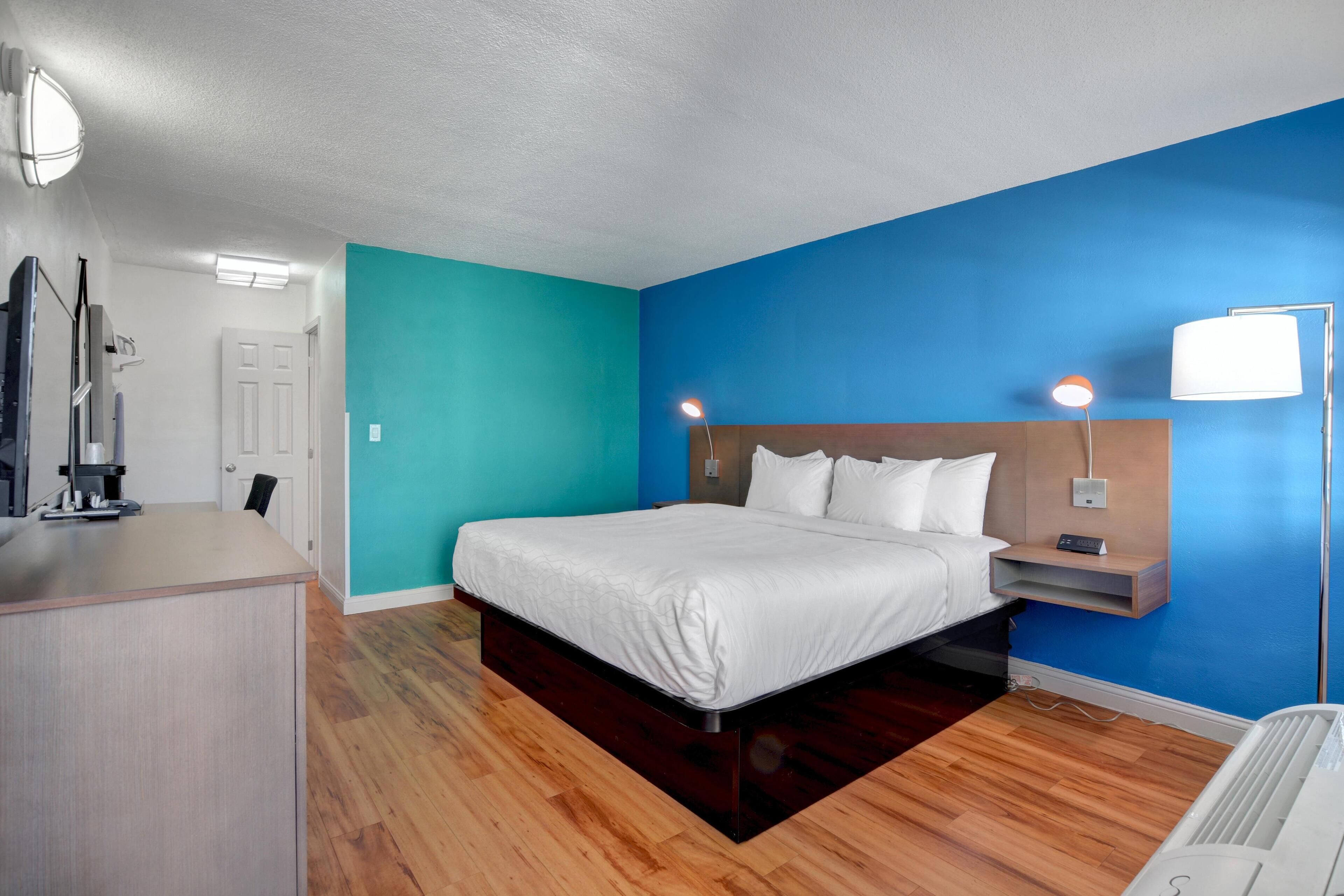 Zimmer, 1 King-Bett | Hochwertige Bettwaren, individuell dekoriert, Schreibtisch