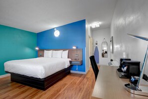 Room, 1 King Bed | Premium bedding, individually decorated, individually furnished, desk - Signature Inn Medford Downtown (Medford)