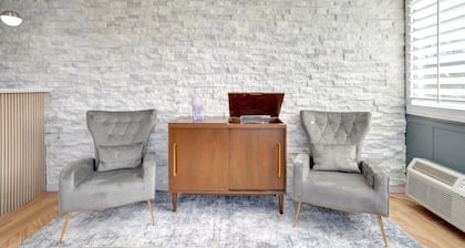 Signature Inn Medford Downtown