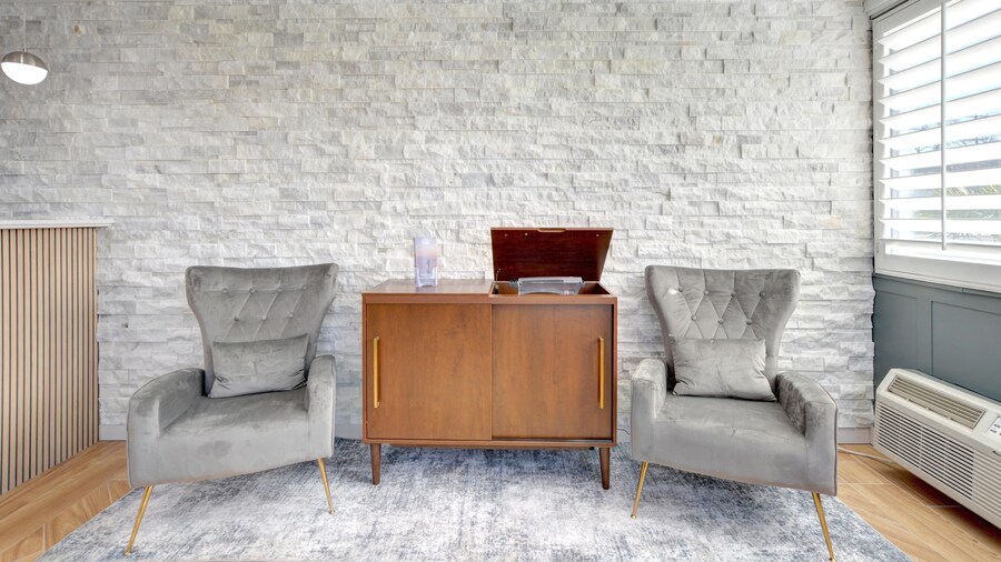 Signature Inn Medford Downtown