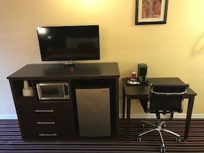 Standaard kamer, 2 queensize bedden | Luxe beddengoed, individueel gedecoreerd, een bureau