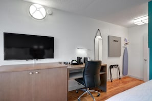 Room, 2 Queen Beds | Room amenity - Signature Inn Medford Downtown (Medford)