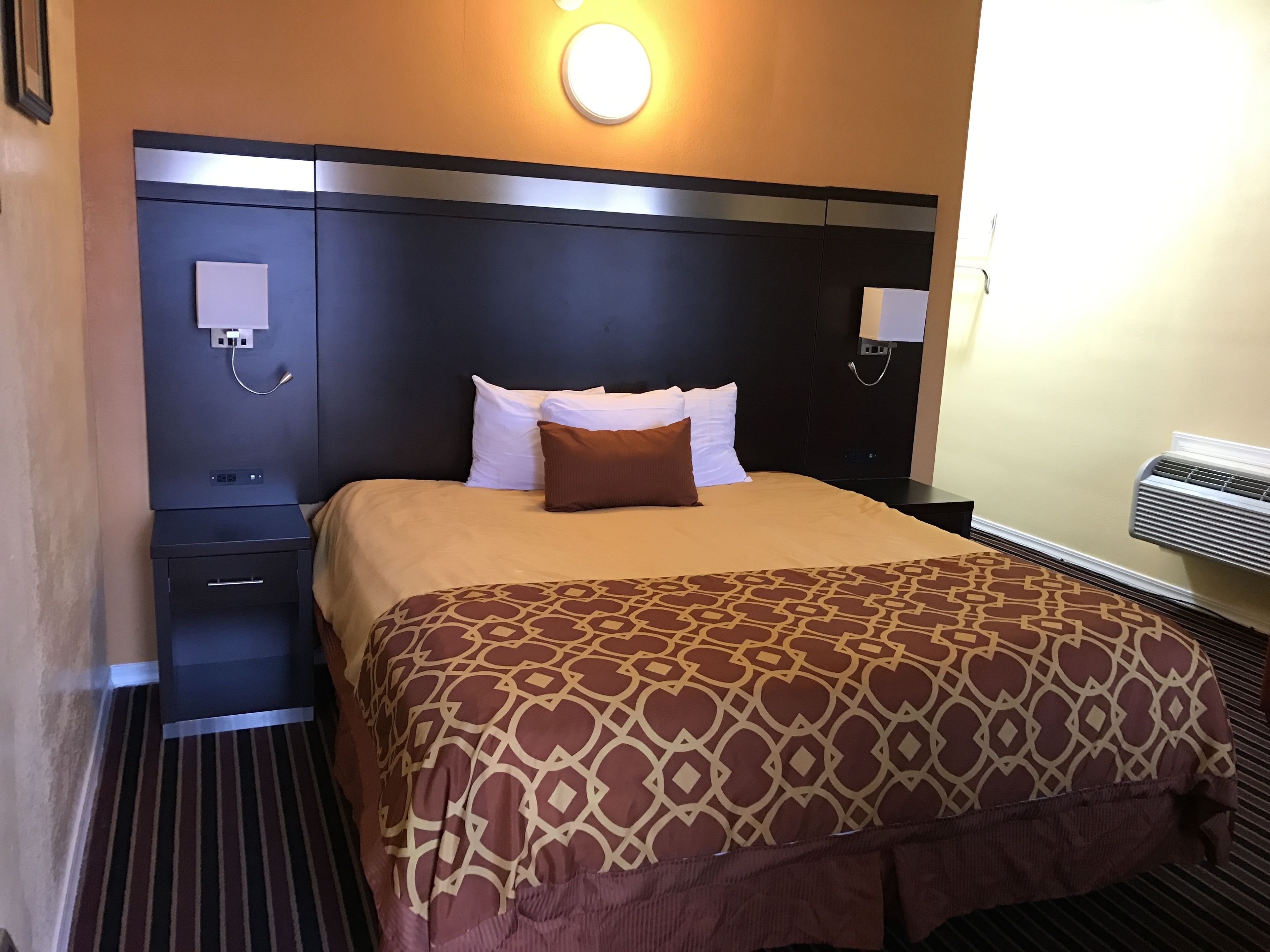 standard room, 1 king bed | premium bedding, individually decorated, desk, blackout curtains