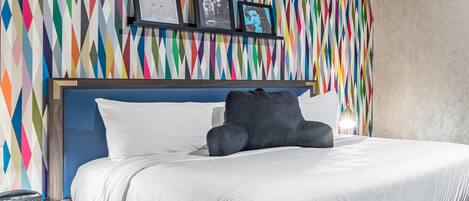 أغطية فراش متميزة وبديكورات فريدة لكل غرفة ومكتب وستائر تعتيم